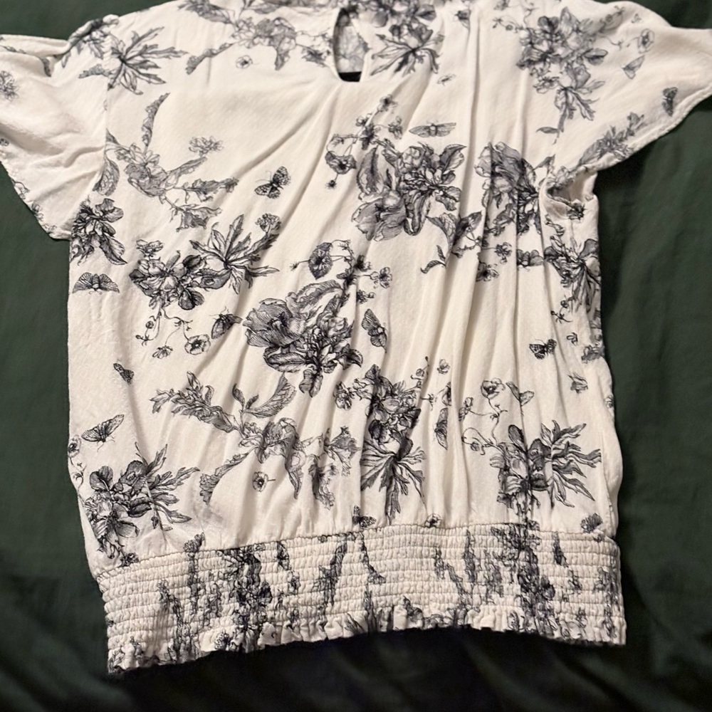 Black & White Ruched Top - Picture 2 of 3